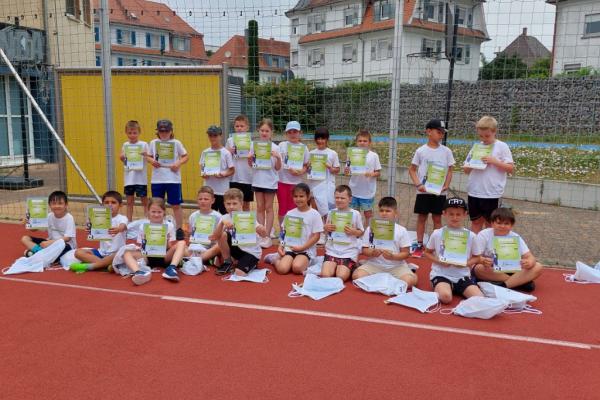 Die fußballbegeisterten Schülerinnen und Schüler